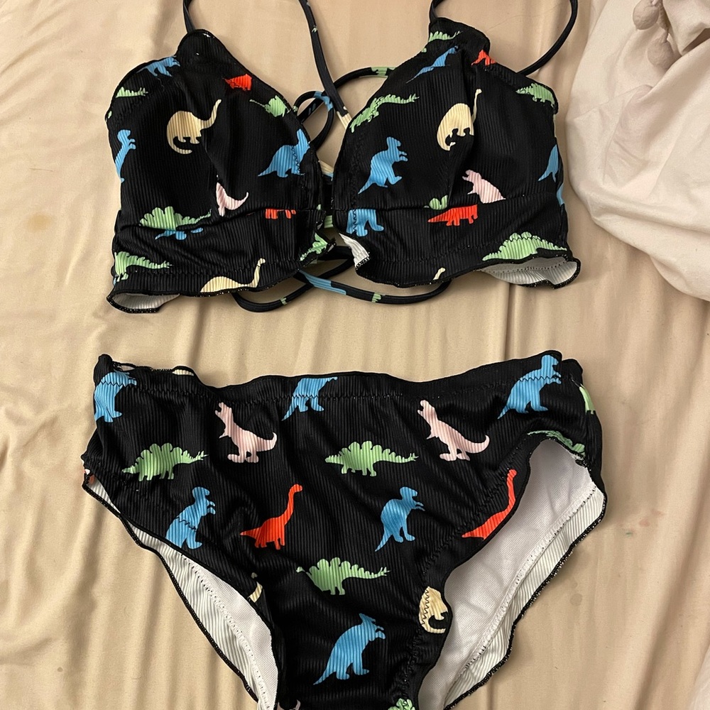Super cute! Accidentally ordered a size too small! Message me for more details